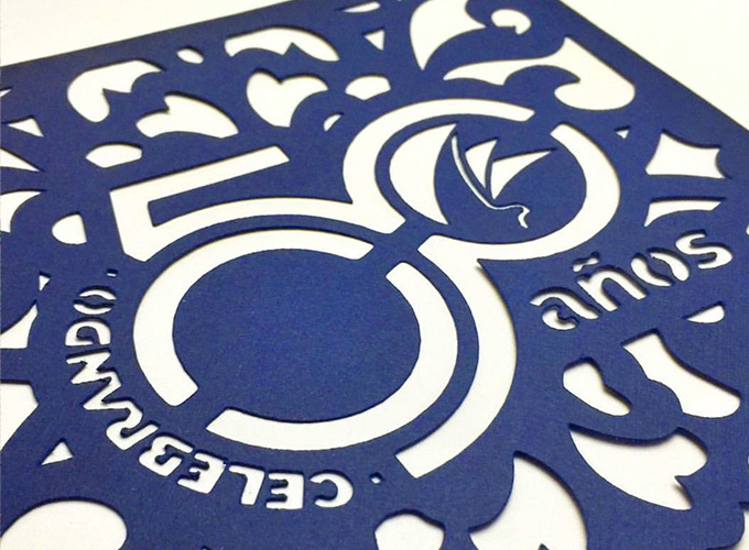 Invitación con troquelado para aniversario